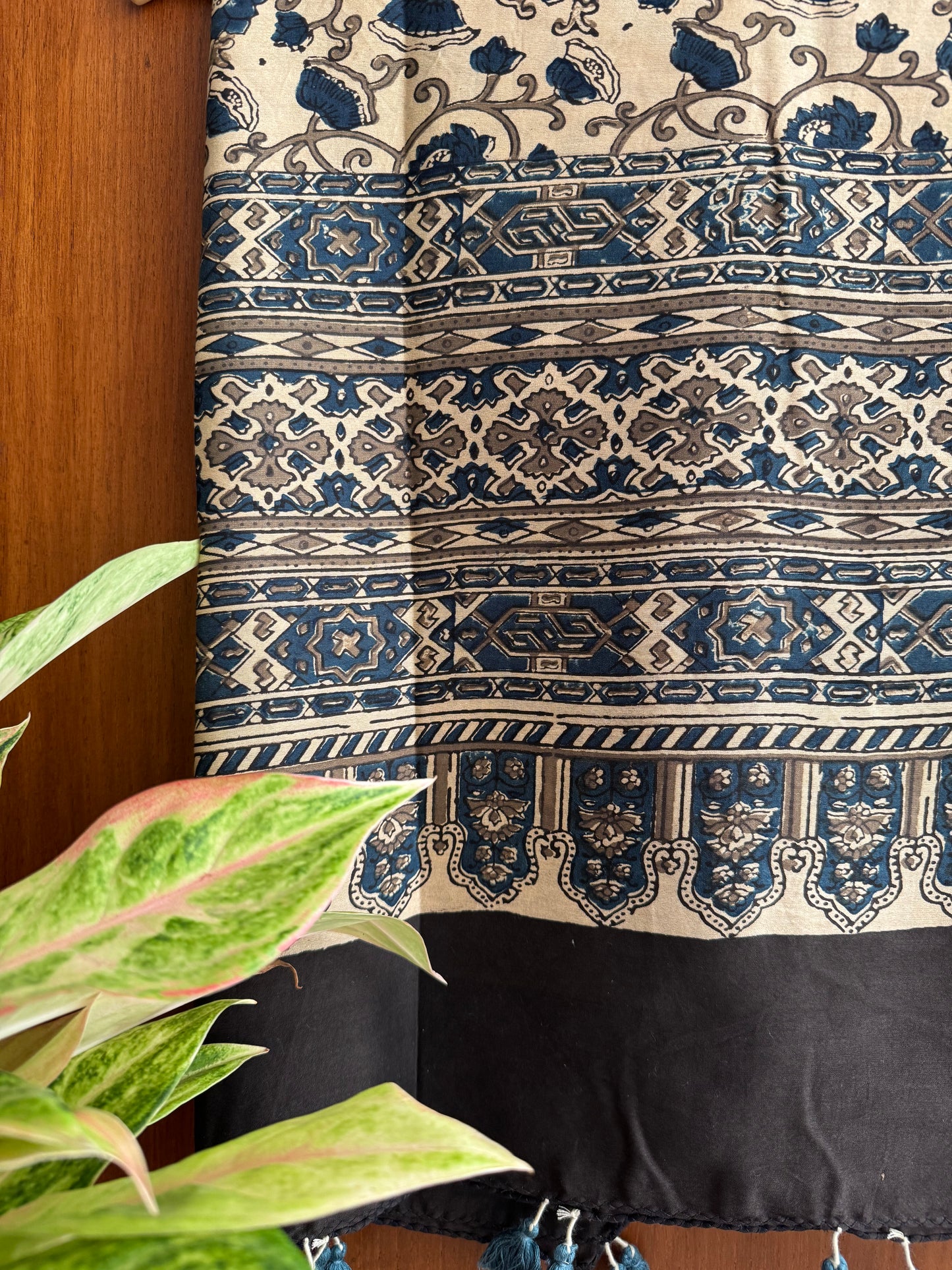 Offwhite Indigo Ajrakh floral Chanderi Stole