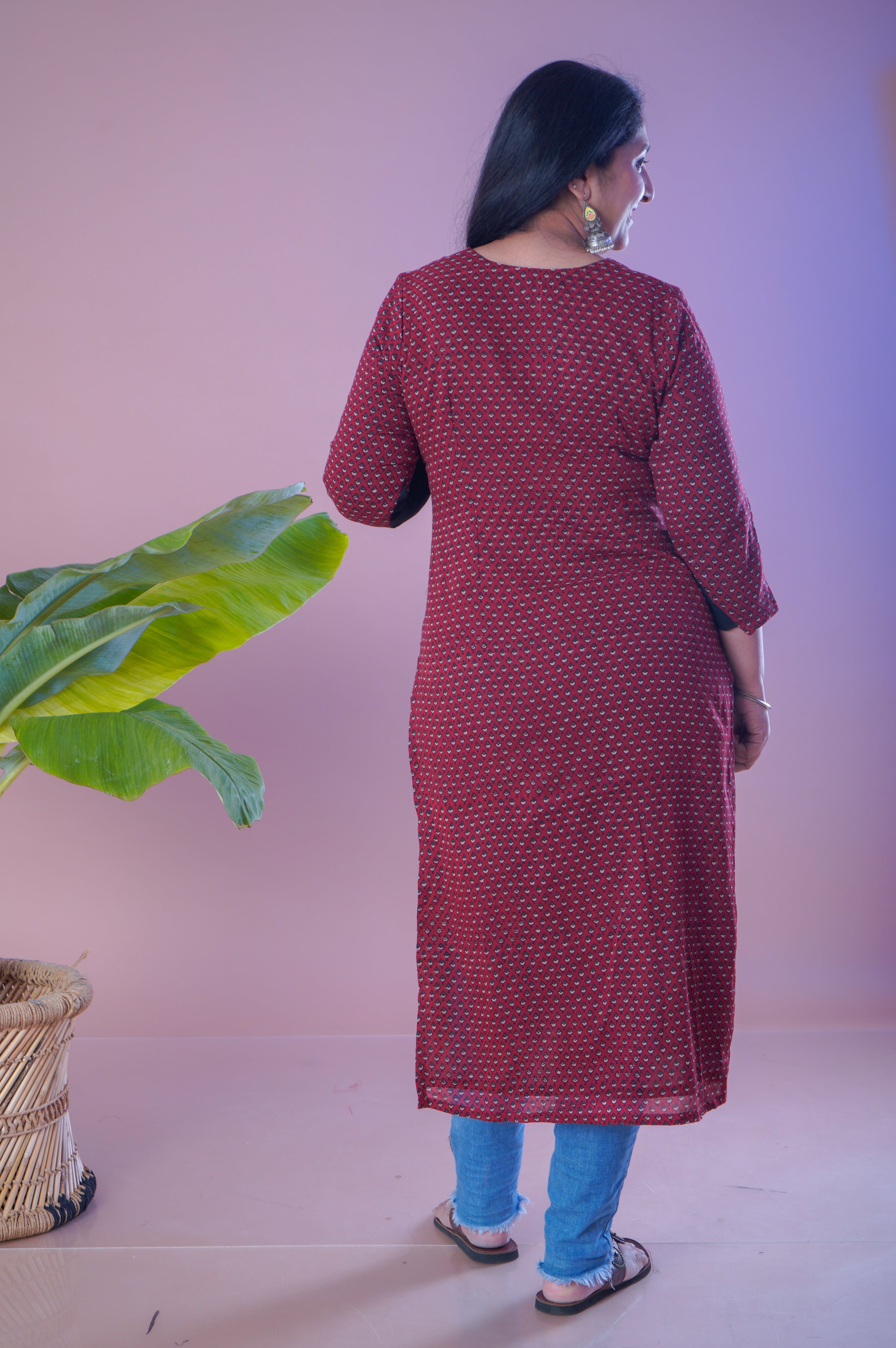 Ajrakh Mulmul Deep Neck Embroidred Kurta