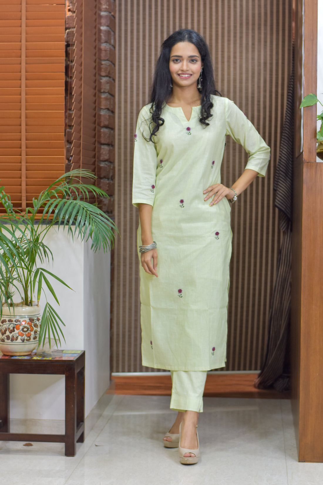 Challa Wala Embroidered Kurta Pant Set- Lime