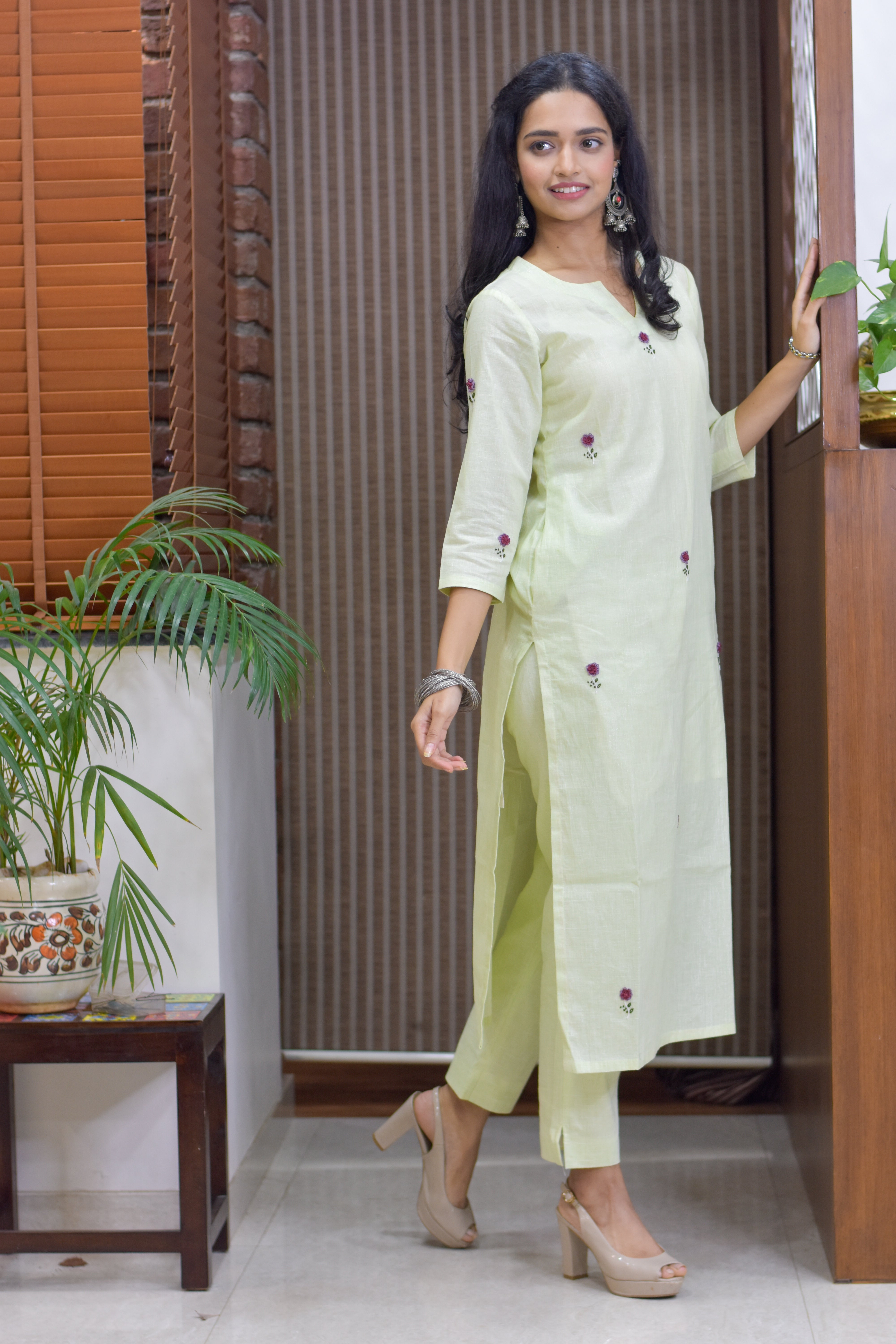 Challa Wala Embroidered Kurta Pant Set- Lime