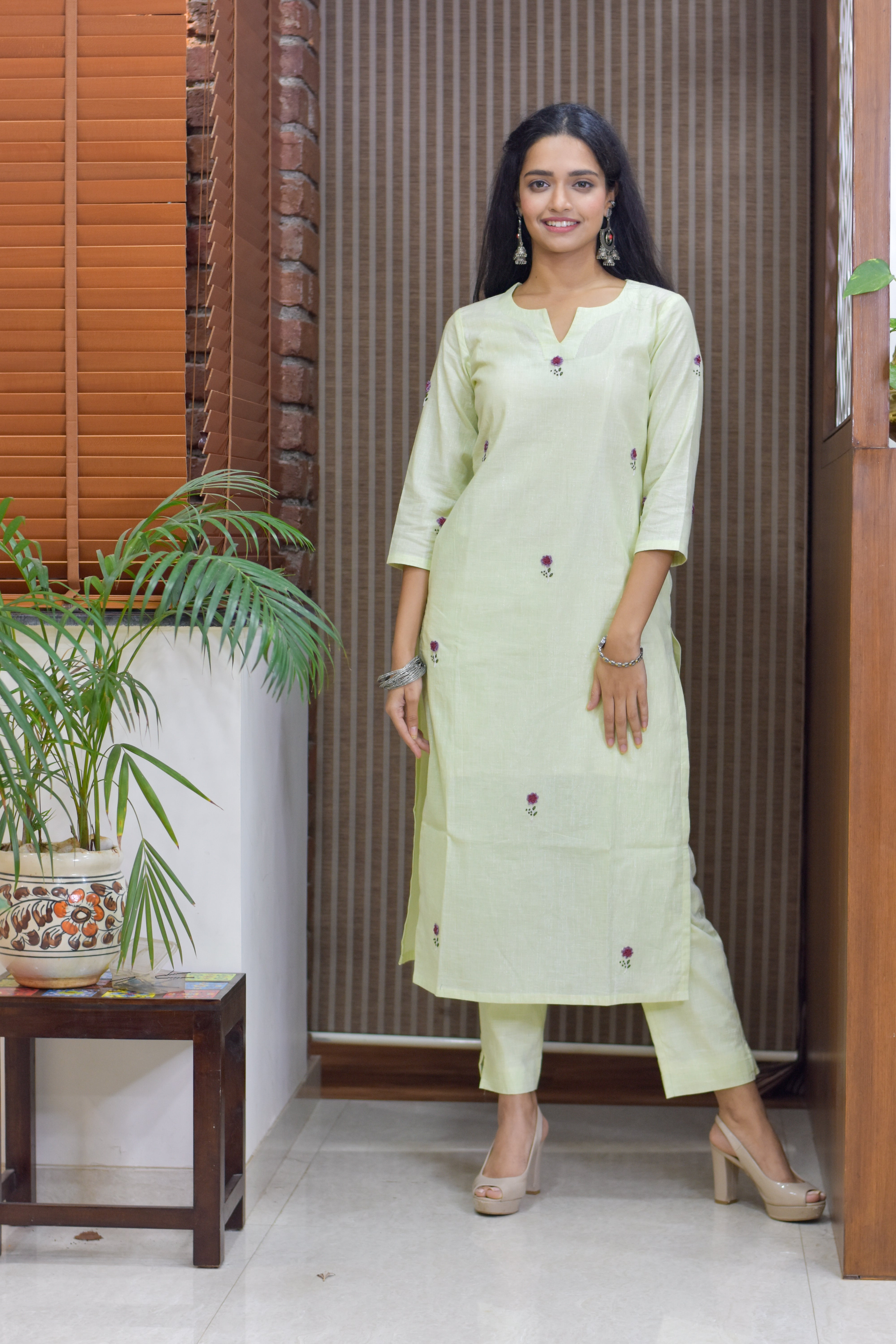 Challa Wala Embroidered Kurta Pant Set- Lime