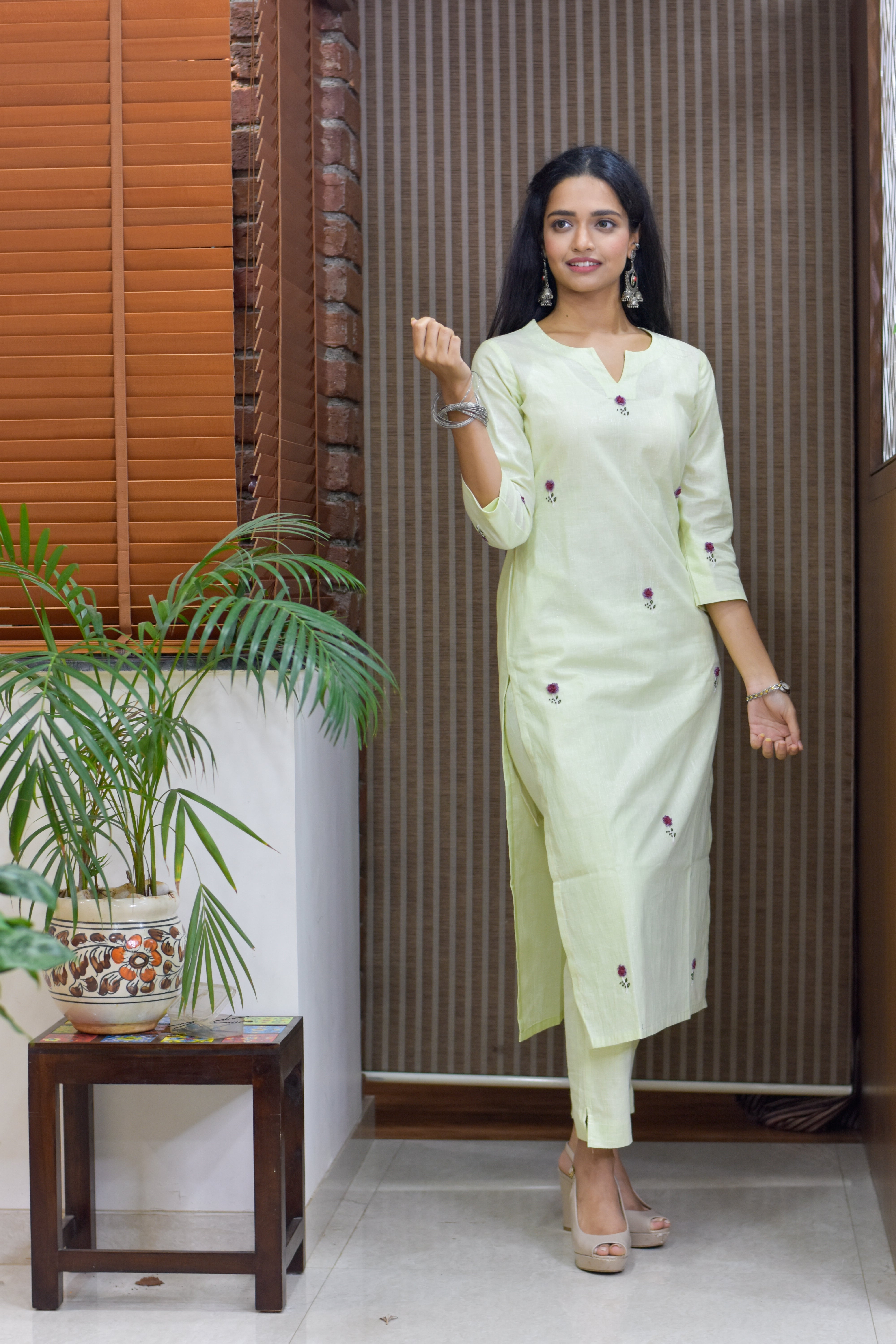 Challa Wala Embroidered Kurta Pant Set- Lime