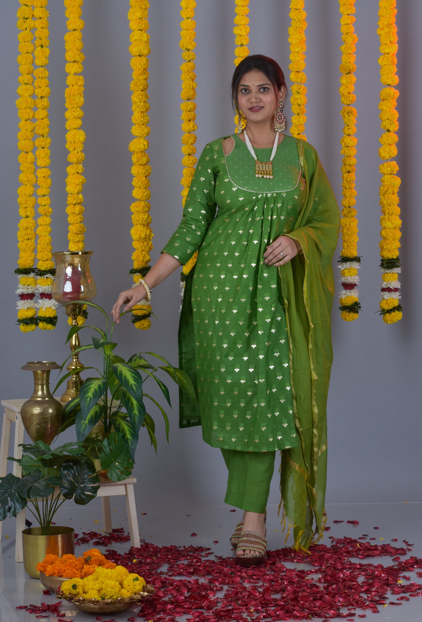 Banarasi Jari Butta Kurta Pant dupatta- Green