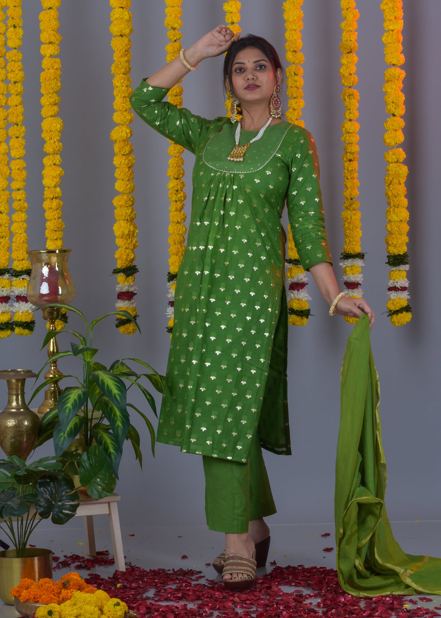 Banarasi Jari Butta Kurta Pant dupatta- Green