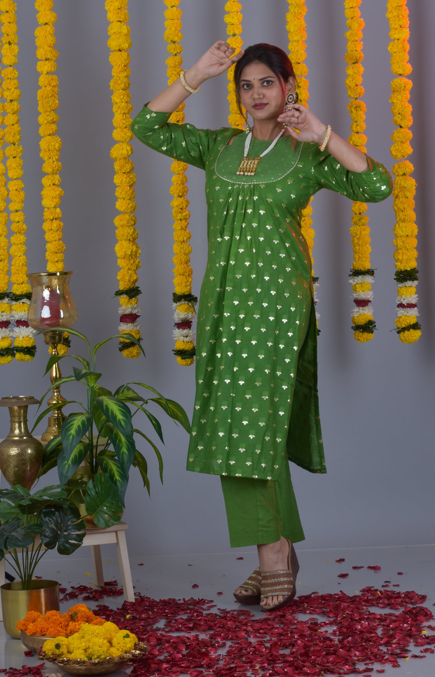 Banarasi Jari Butta Kurta Pant dupatta- Green