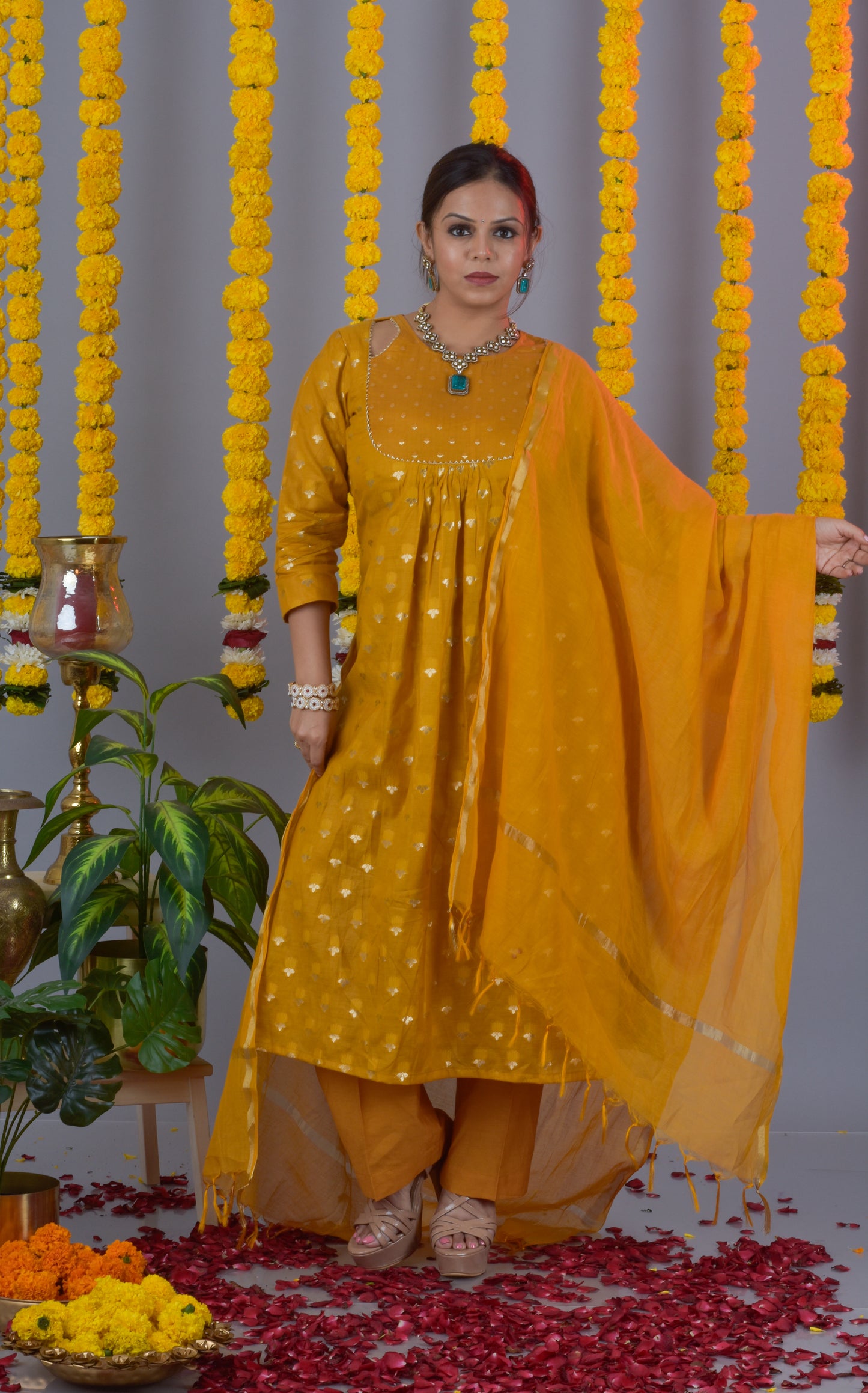 Banarasi Jari Butta Kurta Pant Dupatta- Mustard Yellow