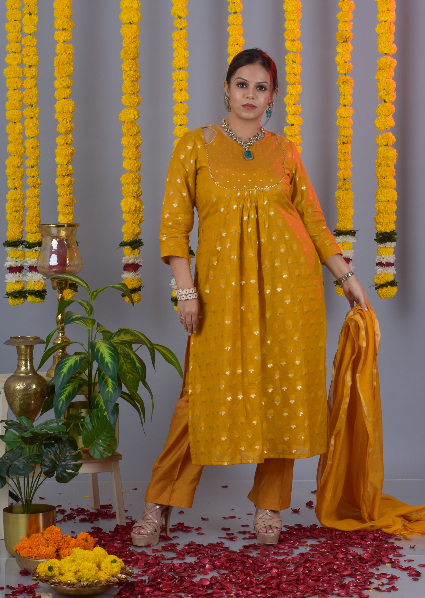 Banarasi Jari Butta Kurta Pant Dupatta- Mustard Yellow