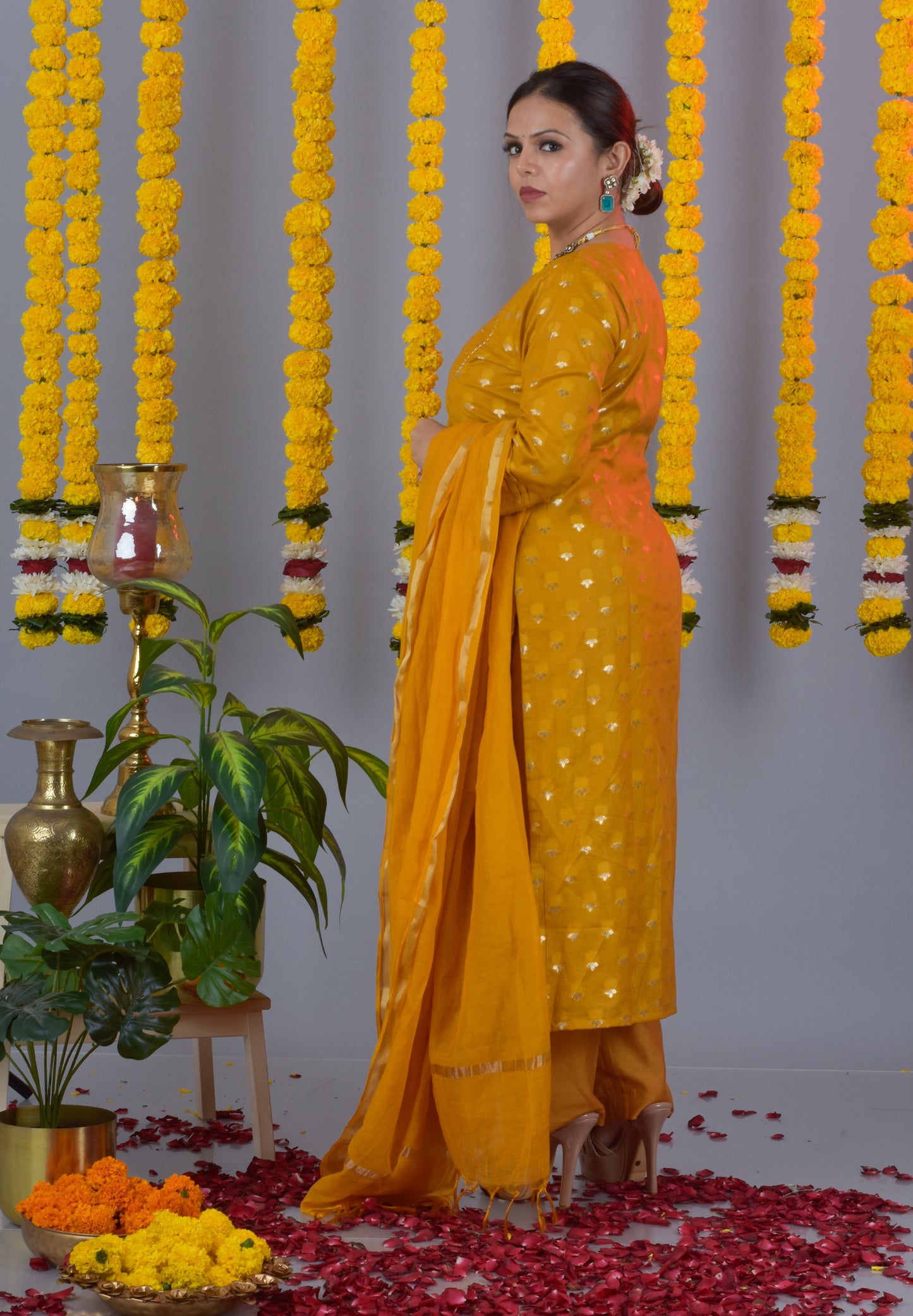 Banarasi Jari Butta Kurta Pant Dupatta- Mustard Yellow