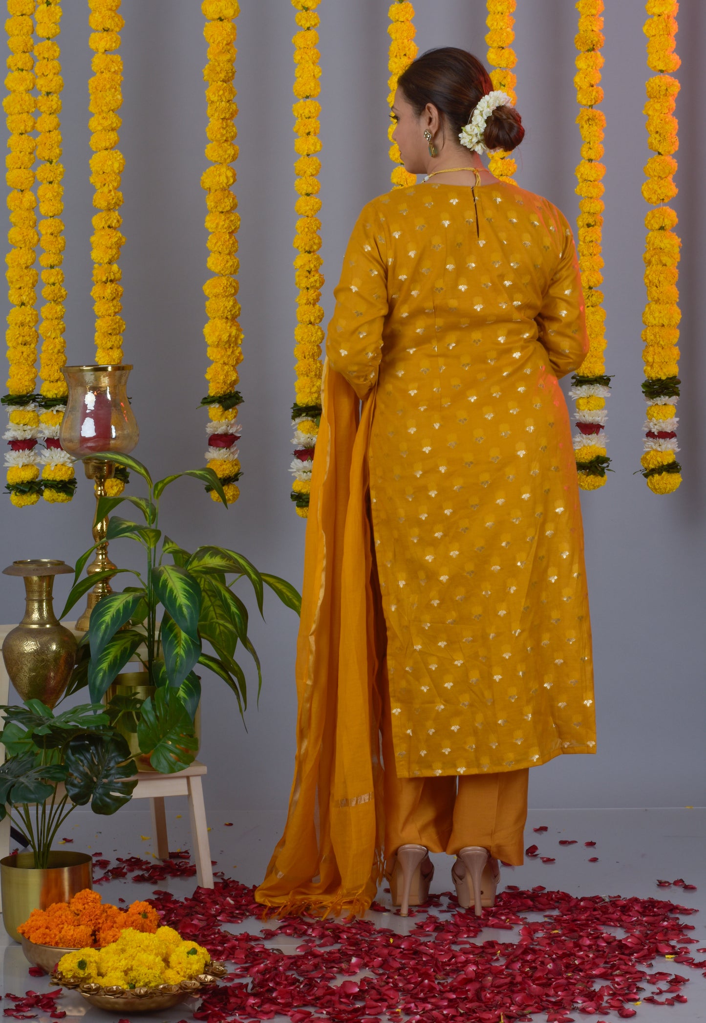 Banarasi Jari Butta Kurta Pant Dupatta- Mustard Yellow