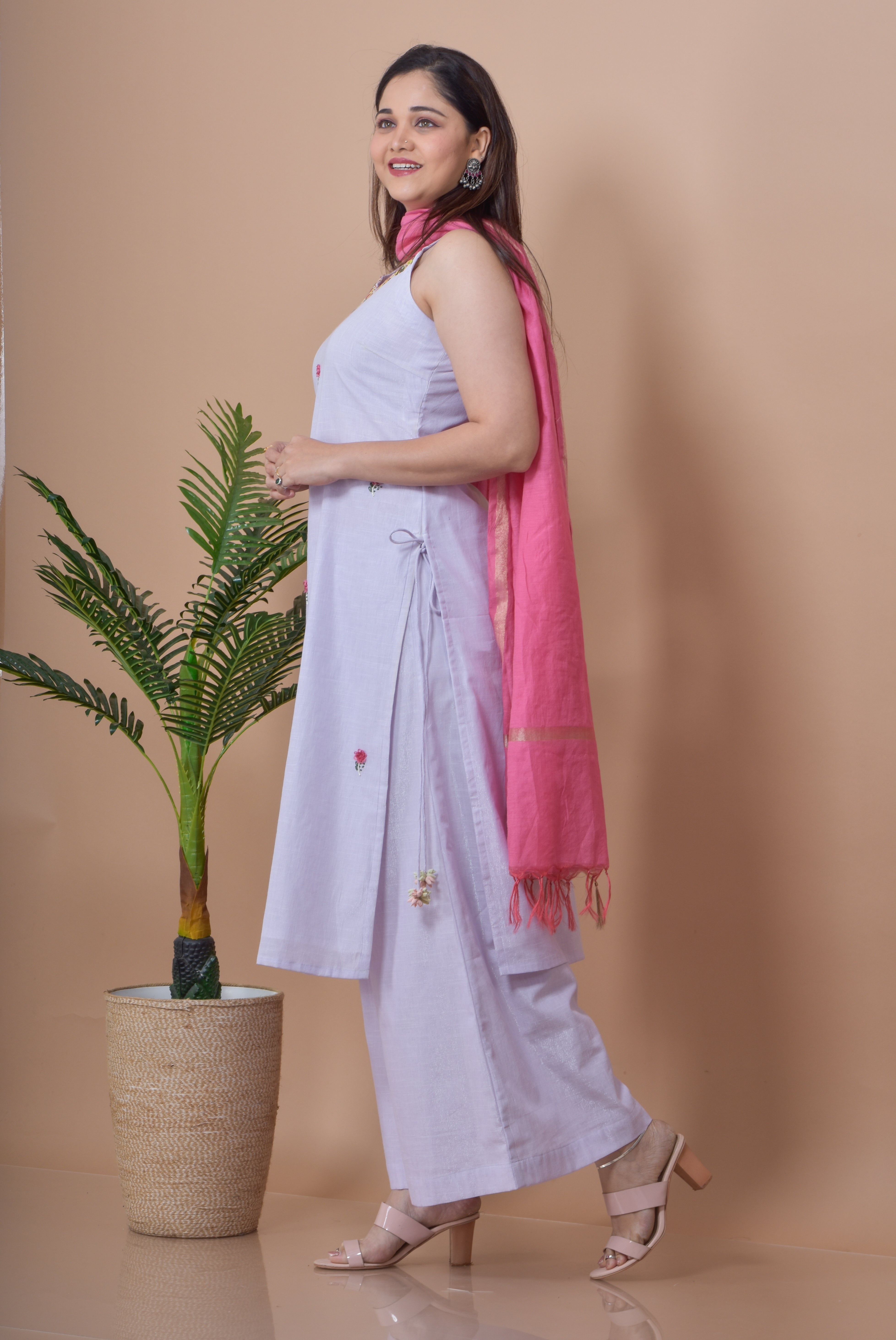 Flower Embroidered Kurta Pant set- Lilac