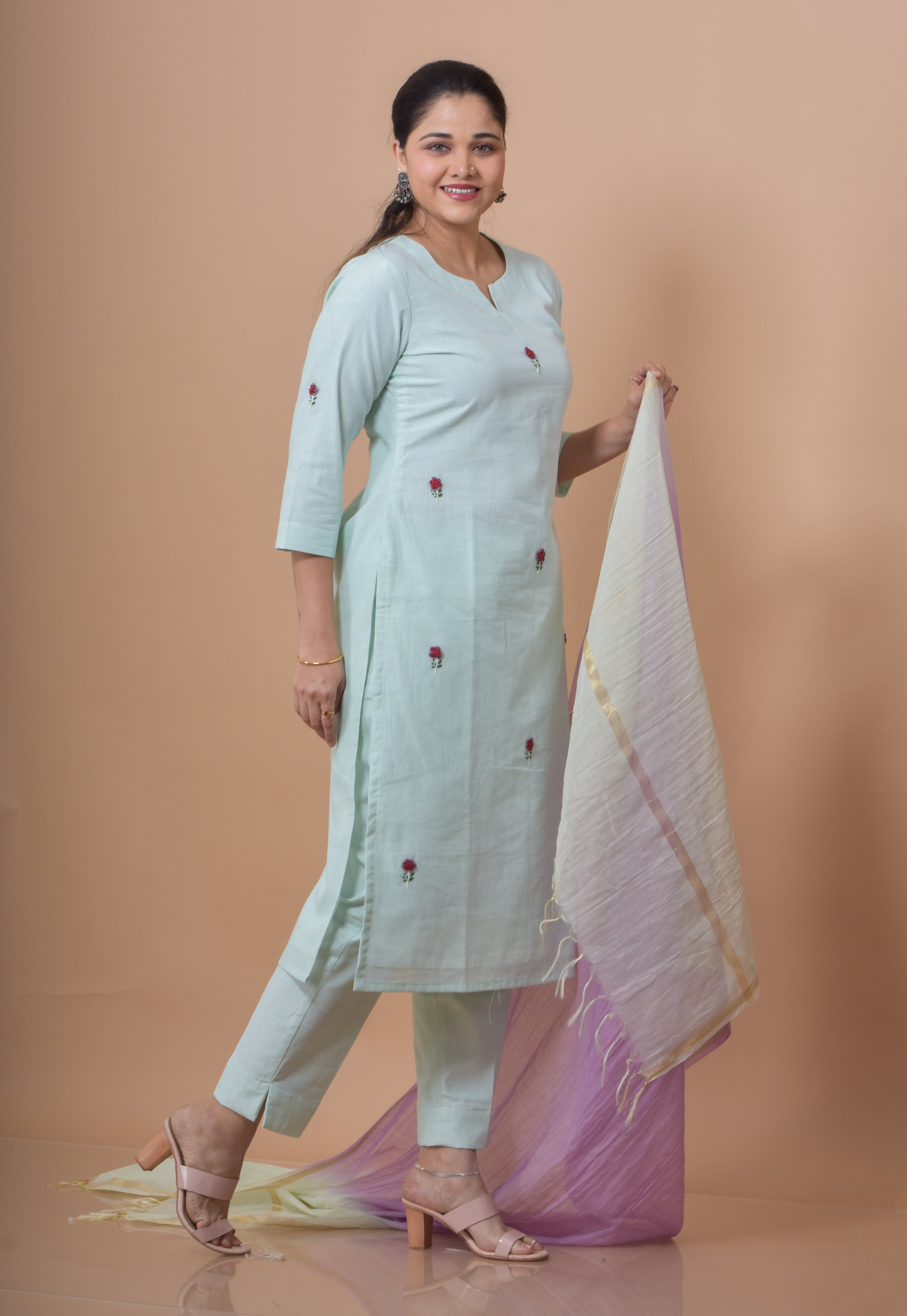 Challa Wala Embroidered Kurta Pant Set- Pista