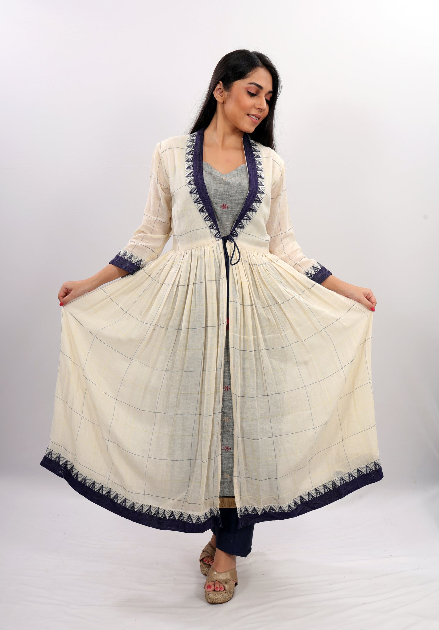 Jamdani Cape with Khadi Inner