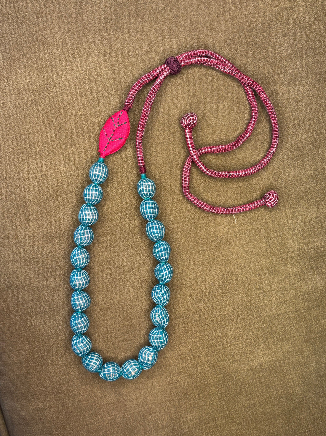 Leaf Detail Bead Necklace