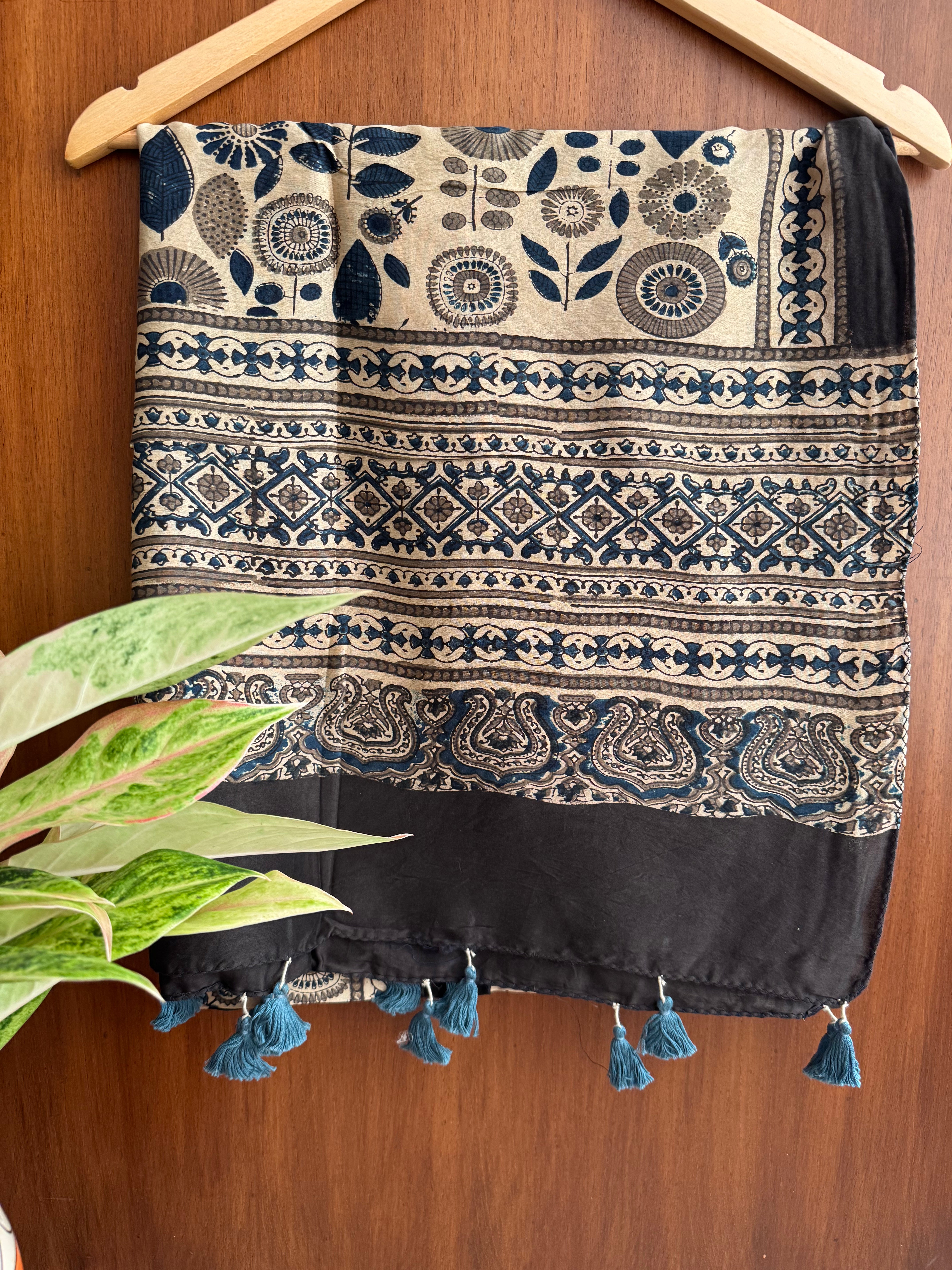 Offwhite Indigo Ajrakh  floral Chanderi Stole