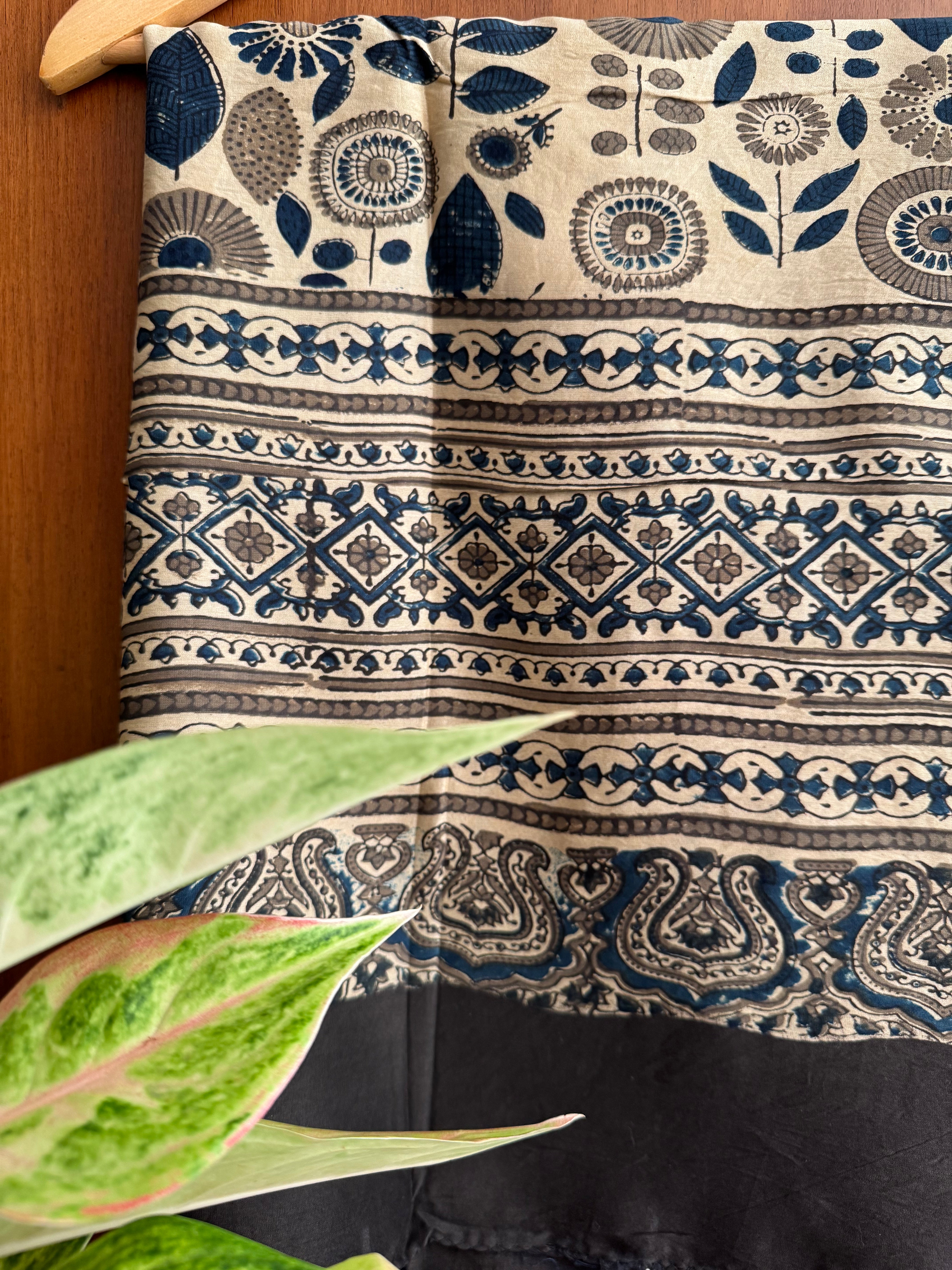 Offwhite Indigo Ajrakh  floral Chanderi Stole